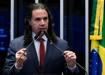 Veneziano anuncia construção de hospital contra o câncer em Campina Grande — Senado Notícias