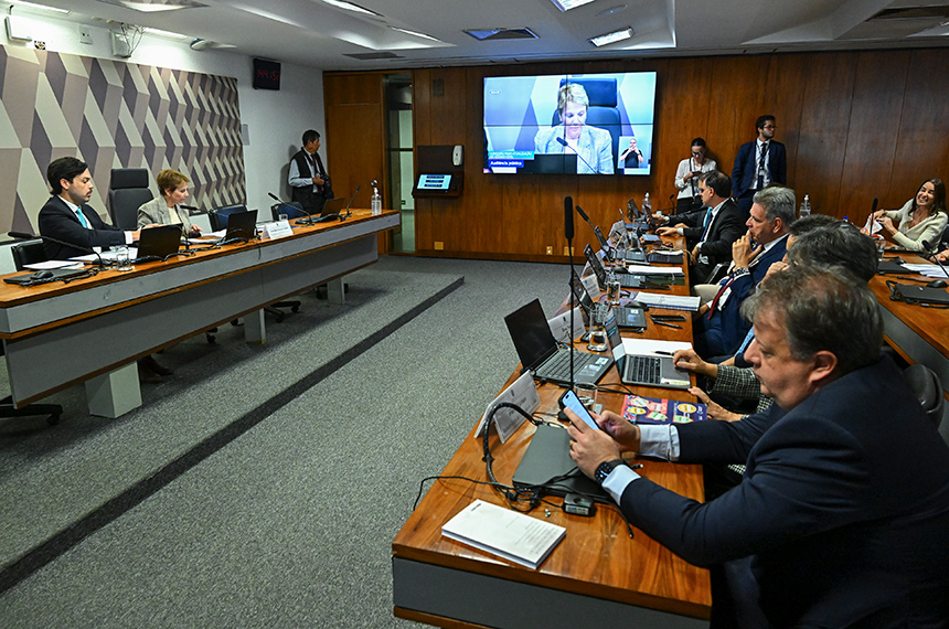 especialistas discutem direito das coisas e direito empresarial — Senado Notícias