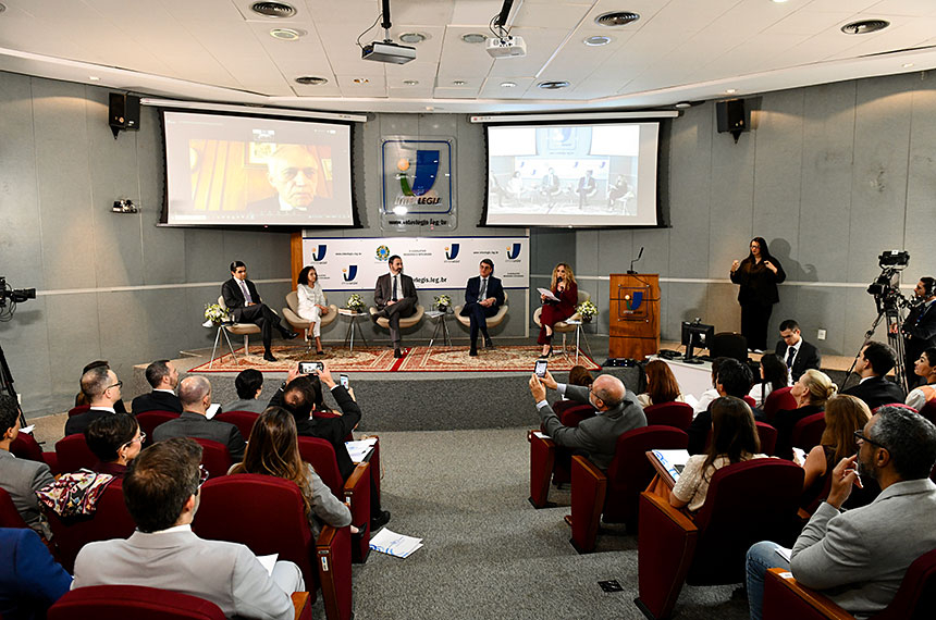 debate celebra Secretaria-Geral da Mesa — Senado Notícias