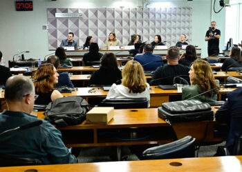 Debatedores defendem oferta gratuita de medicamento para tipo de raquitismo — Senado Notícias