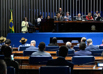 Sessão dos 66 anos de Brasília tem memórias e cobranças pelo BRB-Master — Senado Notícias