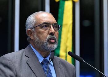 Paim cobra votação de proposta que reduz jornada para 40 horas — Senado Notícias