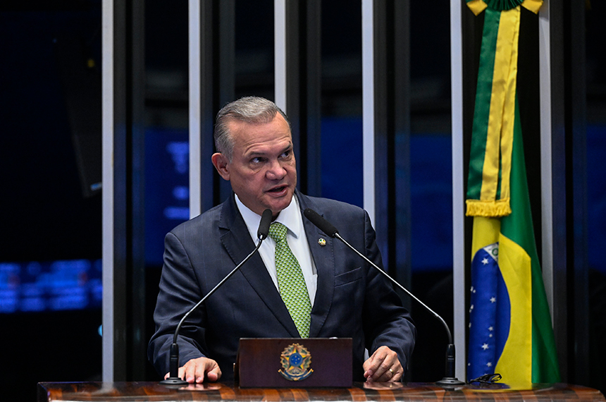 Wellington celebra aprovação de projeto que cria Universidade Federal de Sinop — Senado Notícias