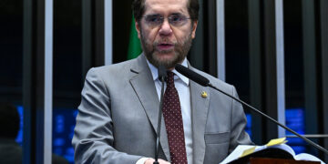 Plínio Valério critica atuação de entidades ambientais e cobra avanço da BR-319 — Senado Notícias