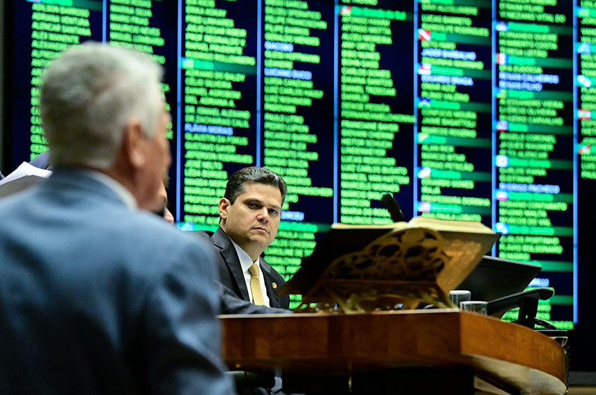 Congresso derruba veto e possibilita redução de penas pelo 8 de janeiro — Senado Notícias