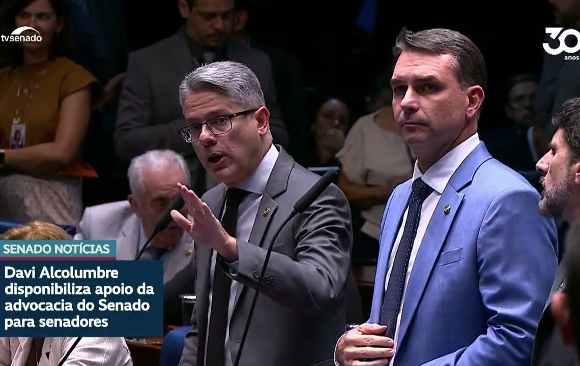 Davi Alcolumbre oferece a senadores apoio da Advocacia do Senado — Senado Notícias