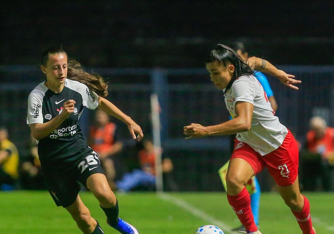 Corinthians goleia Bragantino e assume liderança do BR Feminino