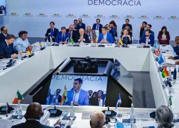 Pobres não podem pagar por irresponsabilidade das guerras, diz Lula