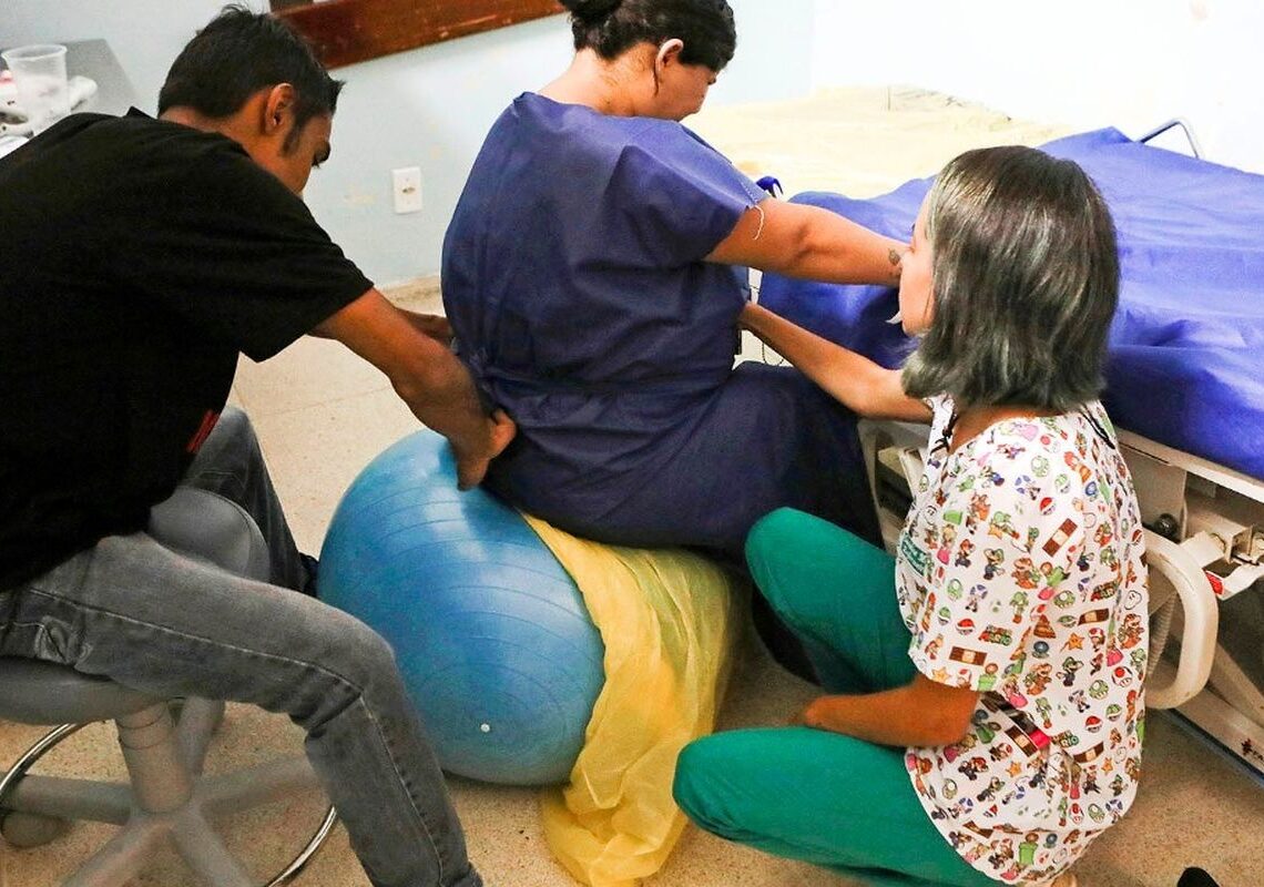 Doula: regulamentação reforça integração da categoria ao SUS