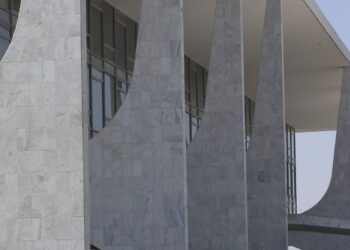 Terceirizados do governo têm redução de jornada e auxílio para creche