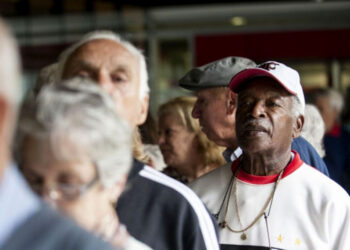 Projeto prioriza idosos na ordem de pagamentos de créditos administrativos — Senado Notícias