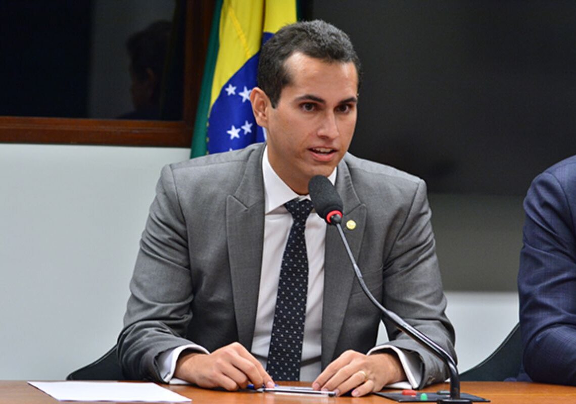 Relator Domingos Neto conduz reforma dos planos de saúde sem assegurar proteção a idosos