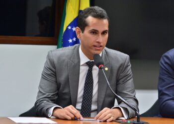 Relator Domingos Neto conduz reforma dos planos de saúde sem assegurar proteção a idosos