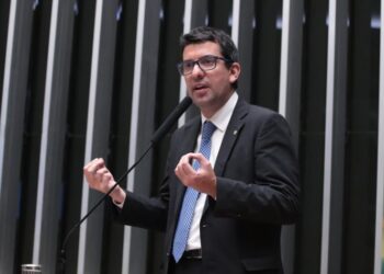 Câmara aprova multa para quem descarta lixo em vias públicas; texto vai ao Senado – Notícias