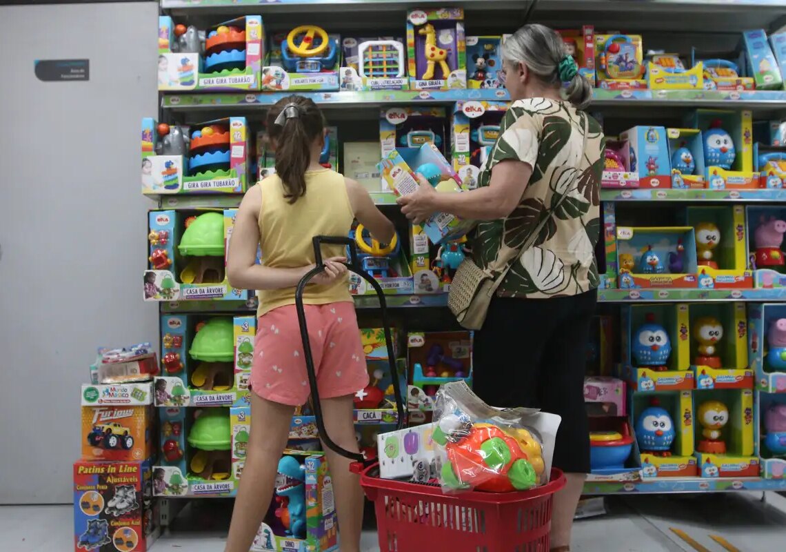 Confiança do Consumidor registra segunda alta consecutiva, diz FGV