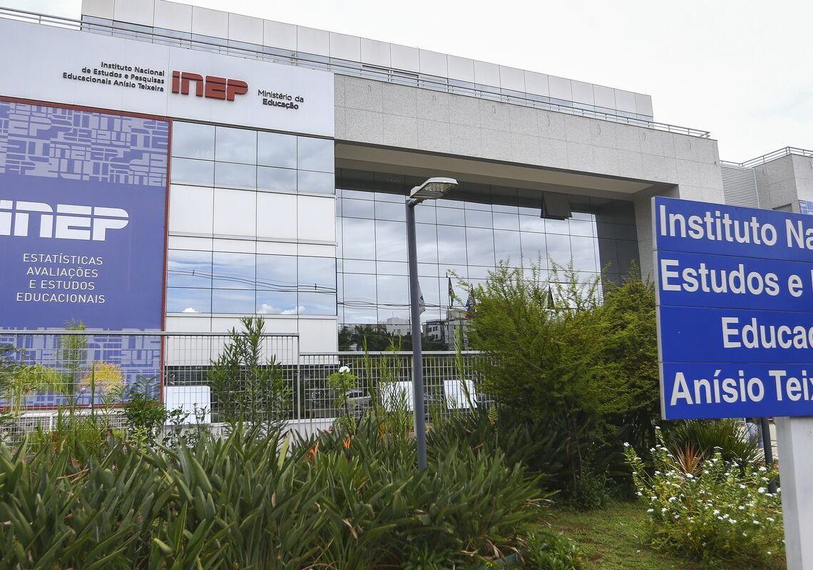 MEC prorroga prazo para pedir isenção da taxa de inscrição do Enem
