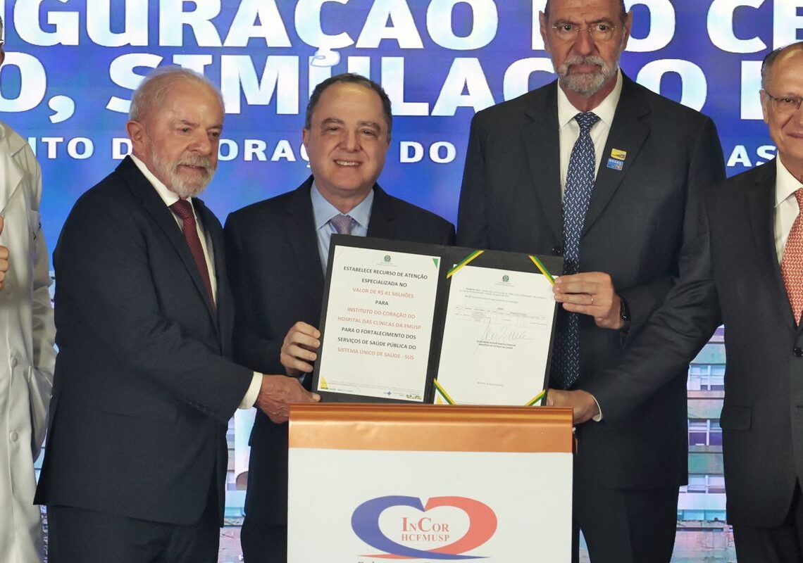 Lula sanciona lei do marco regulatório da vacina contra o câncer