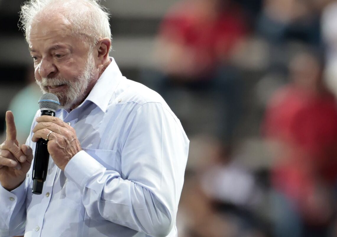 Lula diz que governo fará de tudo para conter preço do diesel