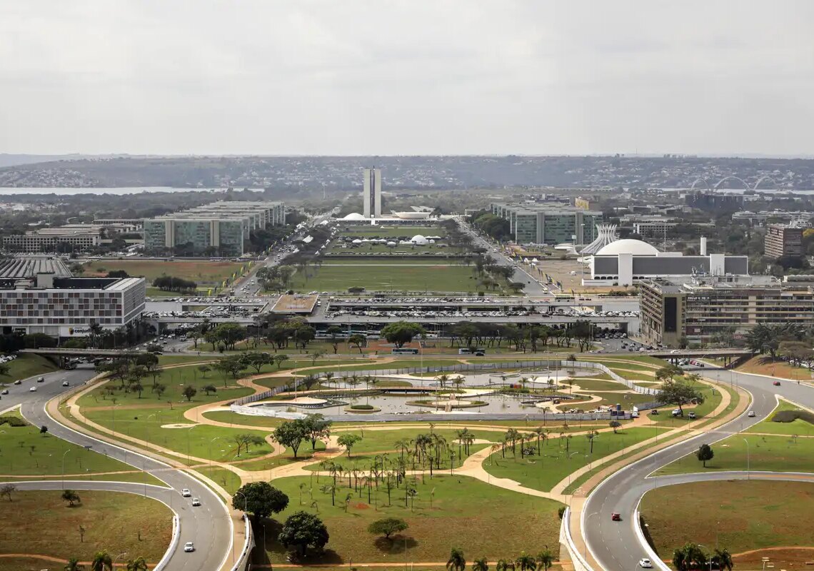 Emendas parlamentares e juros da dívida apertam investimentos públicos