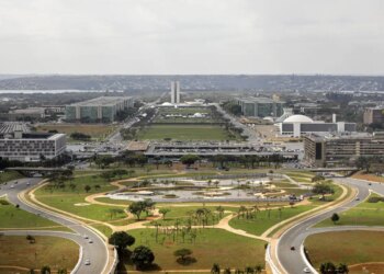 Emendas parlamentares e juros da dívida apertam investimentos públicos