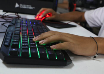 Projeto incentiva contratação de mulheres 40+ na área de tecnologia — Senado Notícias