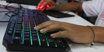 Projeto incentiva contratação de mulheres 40+ na área de tecnologia — Senado Notícias