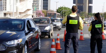 Senado vai avaliar projeto que garante livre estacionamento a oficiais de Justiça — Senado Notícias
