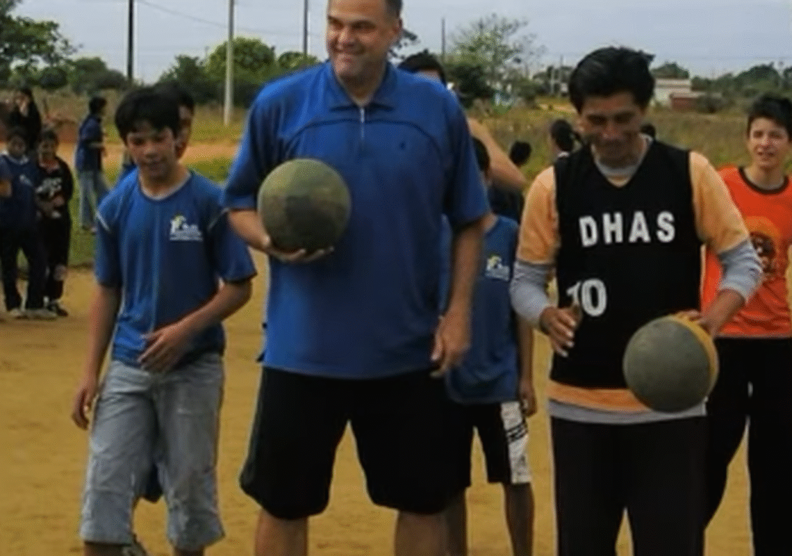 Projeto que Oscar Schmidt viabilizou vence torneio escolar nacional