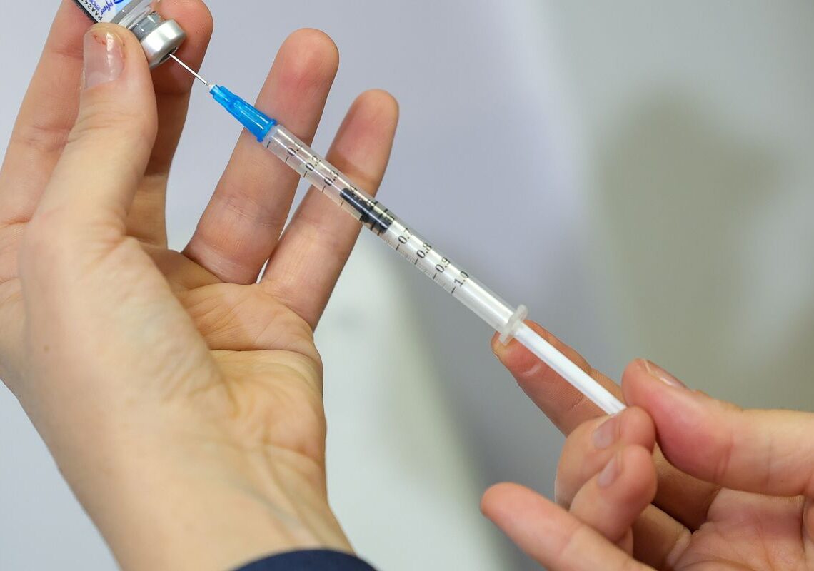 Vacina da gripe não aumenta risco da doença, alerta ministério