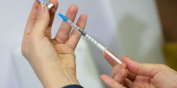 Vacina da gripe não aumenta risco da doença, alerta ministério