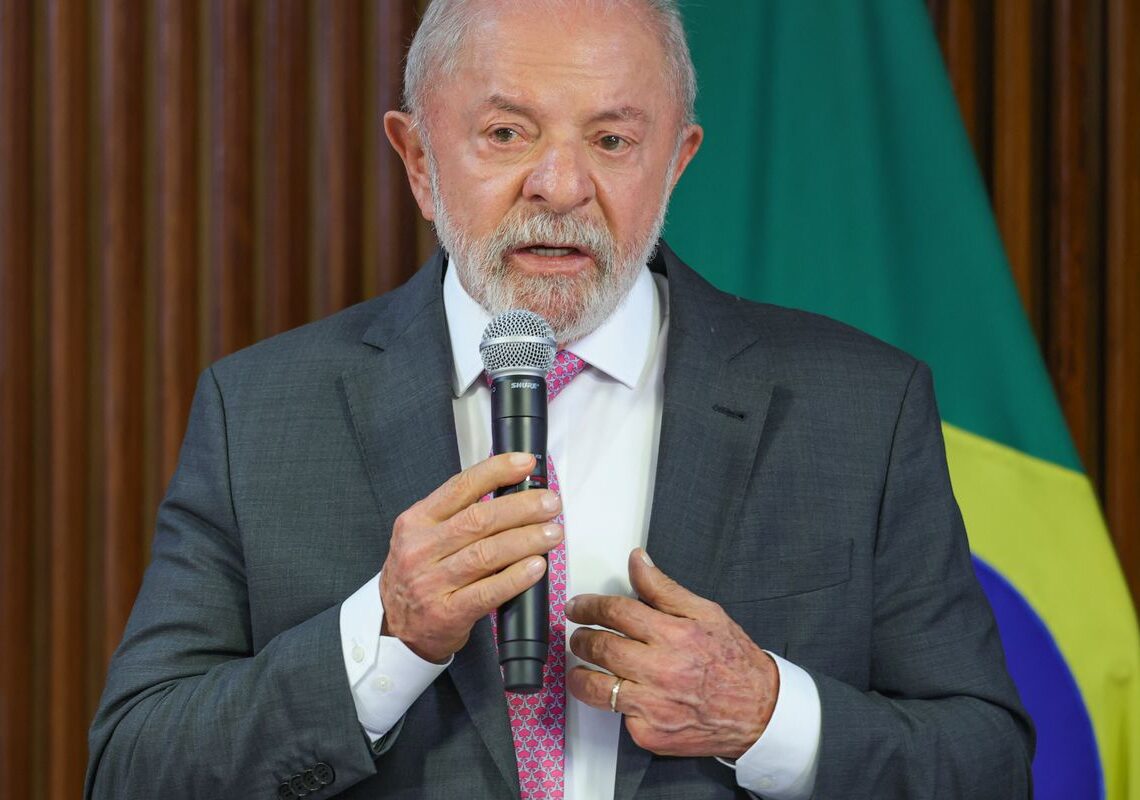 Lula diz que país não precisa de escola cívico-militar na educação