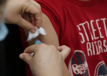 Vacinação nas escolas segue até dia 30 e meta é imunizar 27 milhões