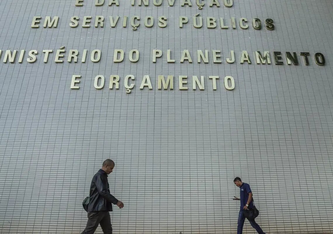 Gasto com pessoal e benefícios fiscais terão limite a partir de 2027
