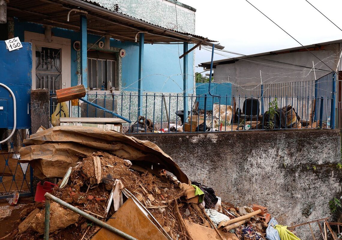 Famílias afetadas por enchentes em MG precisam validar cadastro