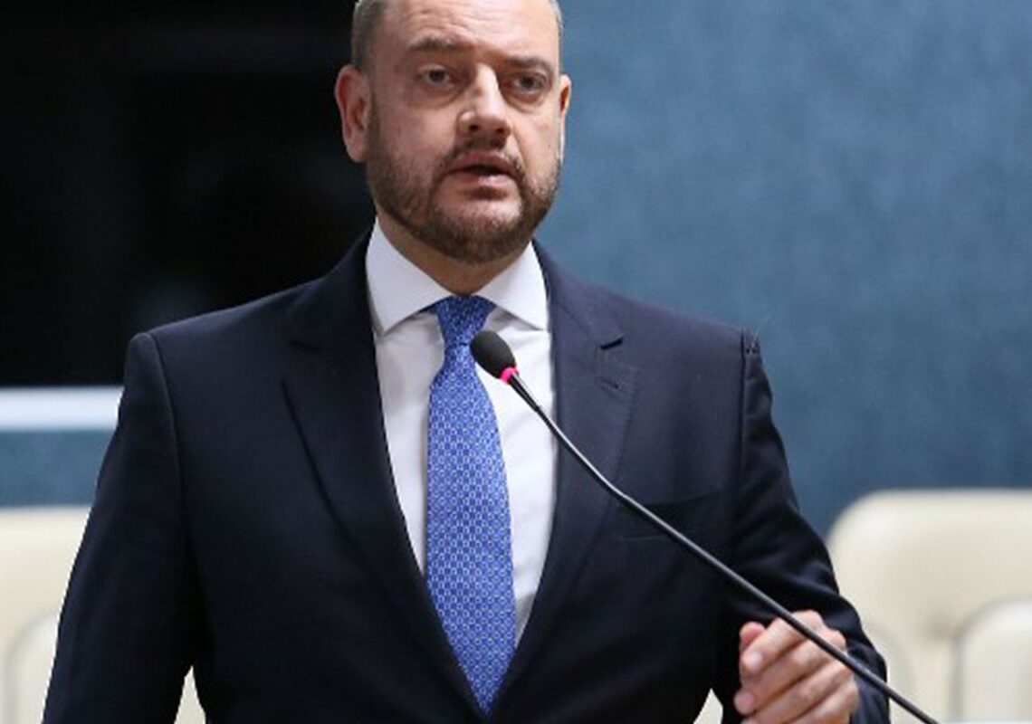 Governador em exercício do Rio troca comando de secretarias