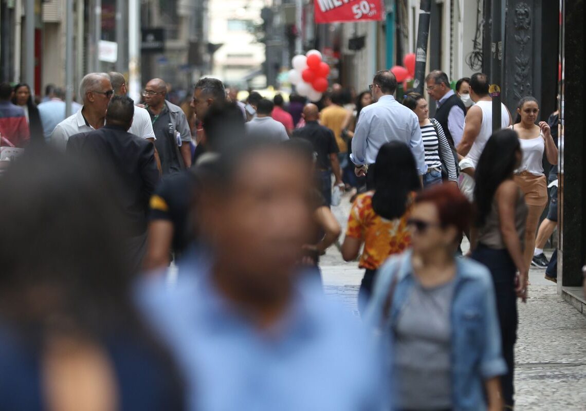 Abono salarial começa a ser pago para nascidos em março e abril