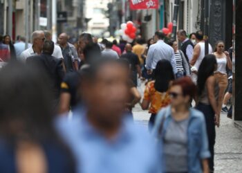 Abono salarial começa a ser pago para nascidos em março e abril