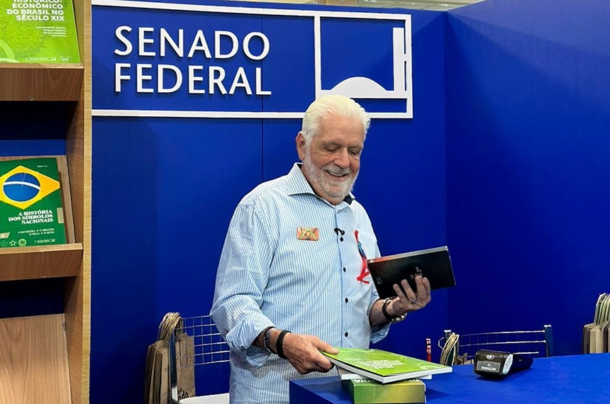 Livraria do Senado vende quase 10 mil livros na Bienal da Bahia — Senado Notícias