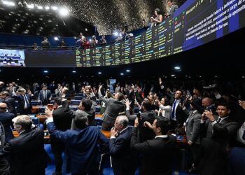 Governo e oposição repercutem rejeição de Messias para o STF — Senado Notícias