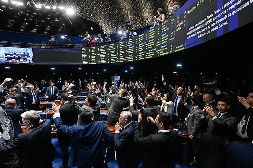 Governo e oposição repercutem rejeição de Messias para o STF — Senado Notícias