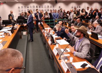 Conselho de Ética suspende três deputados por motim na Câmara