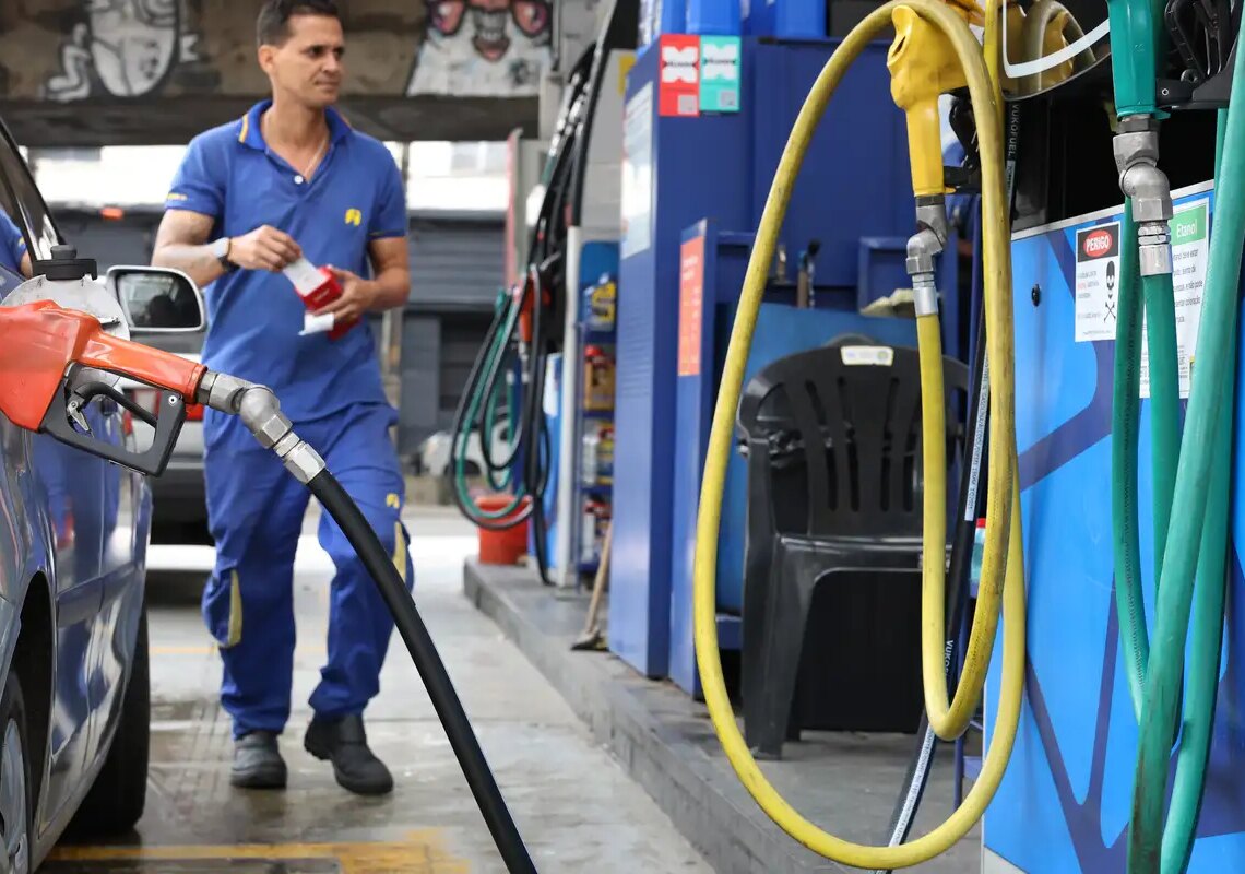 Governo fixa subvenção da gasolina em R$ 0,44 por litro