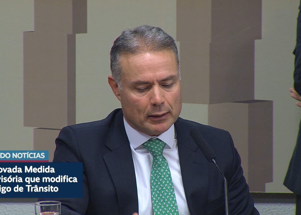 Comissão aprova medida que permite renovação automática da CNH — Senado Notícias