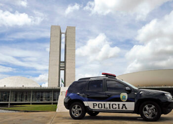 Chega ao Senado projeto que aumenta pena de quem atacar agente de segurança — Senado Notícias