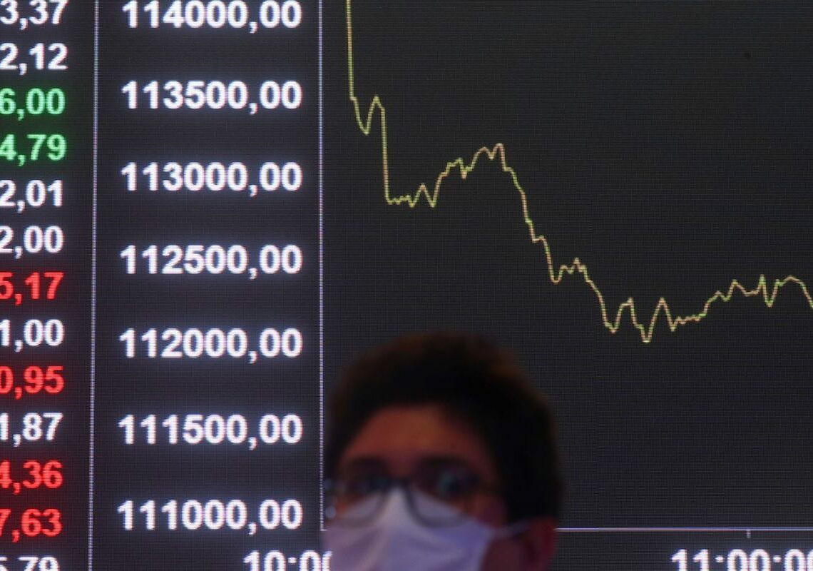 Bolsa tem pior mês desde 2023, e dólar sobe 1,82% em maio