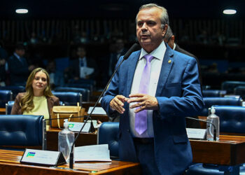Rogerio Marinho propõe PEC que flexibiliza jornada de trabalho — Senado Notícias