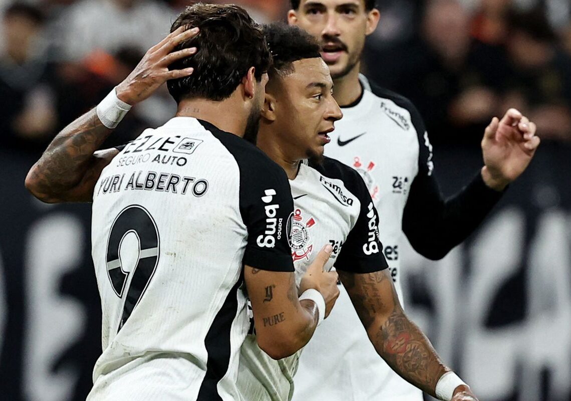 Corinthians derrota Peñarol para seguir 100% na Libertadores