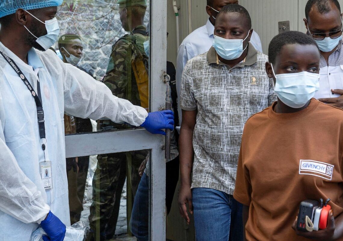 Uganda confirma mais três casos de ebola; total sobe para cinco