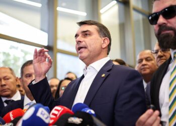 Flávio confirma encontro com Vorcaro após banqueiro ter sido preso