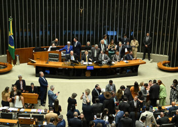 Senador Magno Malta passa mal e é encaminhado a hospital — Senado Notícias